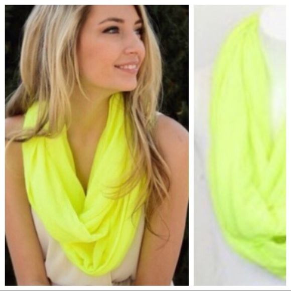 Accessories - 💥spring sale 25% off!💥 Light infinity scarf